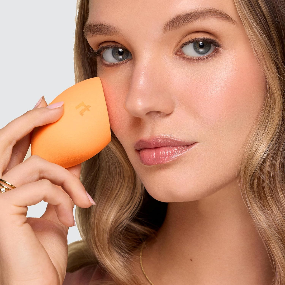 Real Techniques Miracle Complexion Sponge, 4 Pack, Makeup Blending Sponges | Makeup sponges for foundation, 3-point design, foundation applicator, latex-free beauty sponge