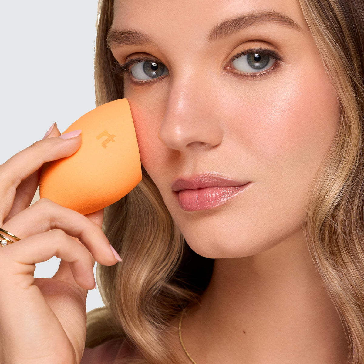 Real Techniques Miracle Complexion Sponge, 4 Pack, Makeup Blending Sponges | Makeup sponges for foundation, 3-point design, foundation applicator, latex-free beauty sponge